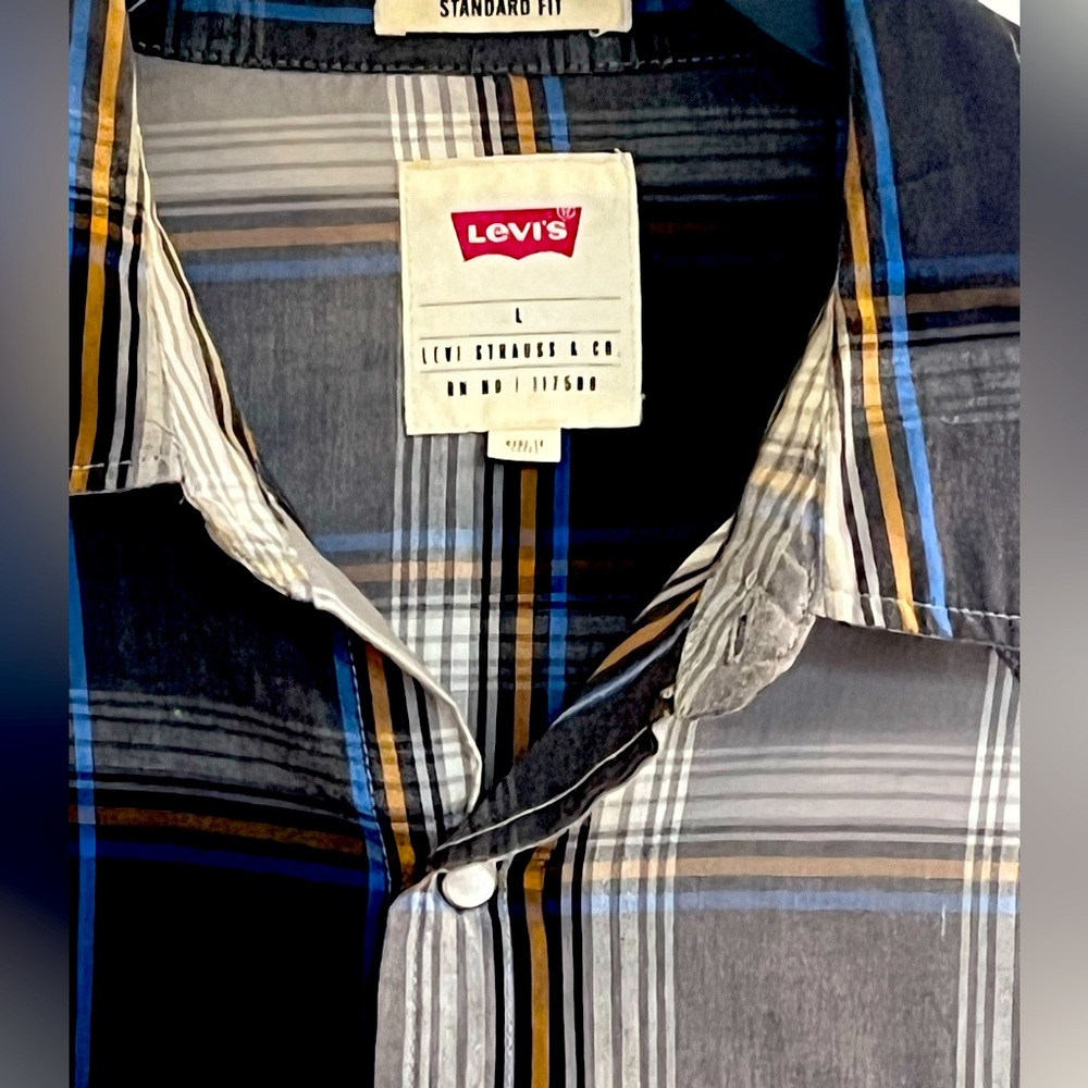 LEVI’s Western Snap front plaid shirt. Excellent condition.